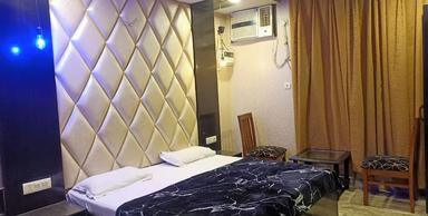 hotel room main image