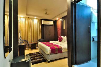 hotel room main image
