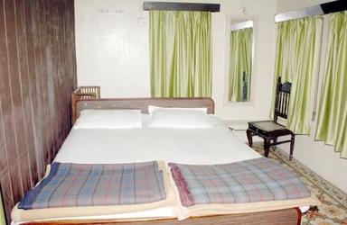 hotel room main image