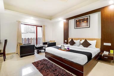 hotel room main image