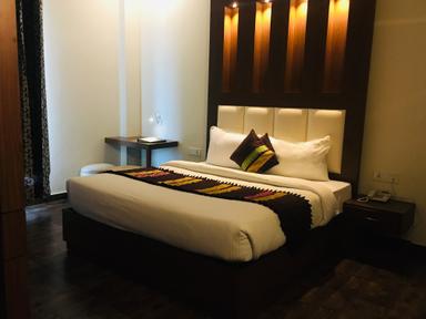 hotel room main image
