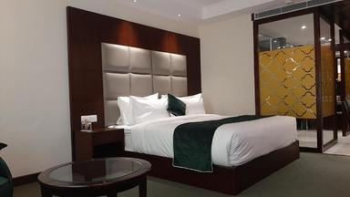 hotel room main image