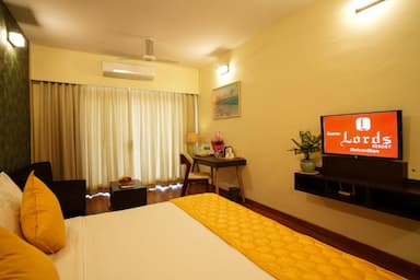 hotel room main image