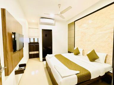 hotel room main image
