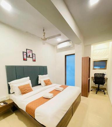 hotel room main image