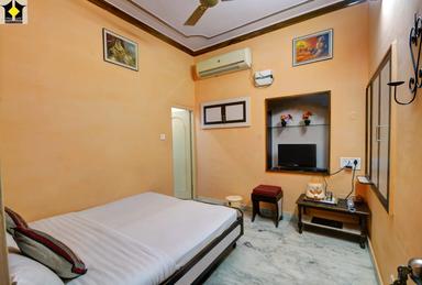 hotel room main image