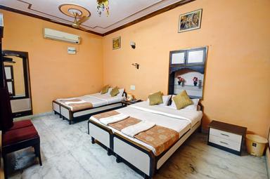 hotel room main image