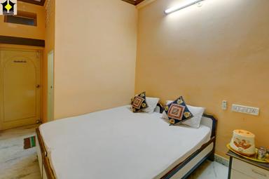 hotel room main image