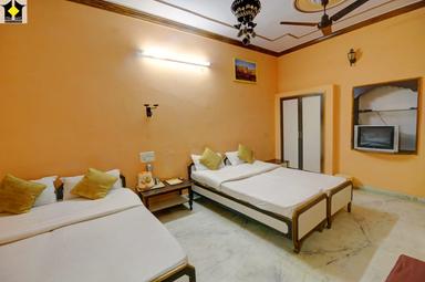 hotel room main image