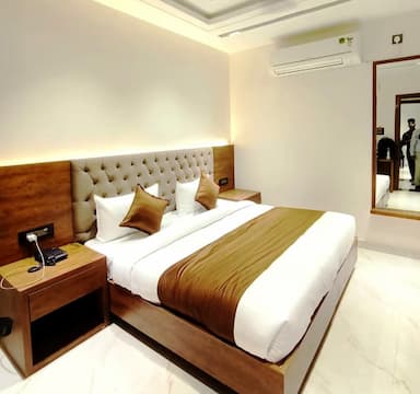 hotel room main image