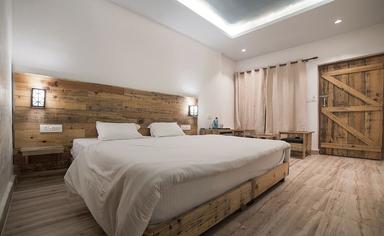 hotel room main image