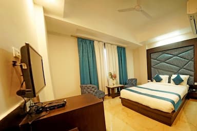hotel room main image