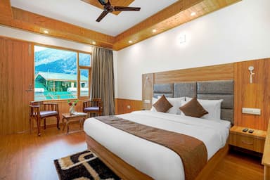 hotel room main image