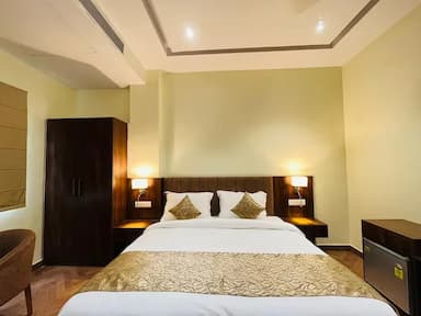 hotel room main image