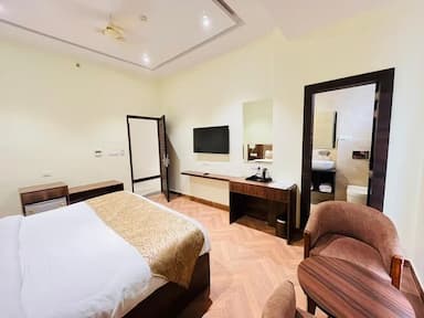 hotel room main image