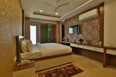 hotel room main image