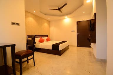 hotel room main image
