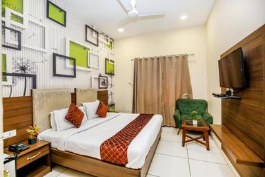 hotel room main image