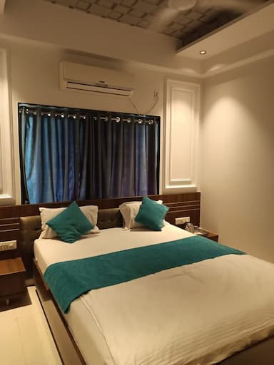 hotel room main image