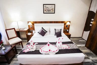 hotel room main image