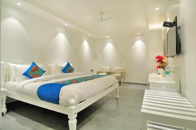 hotel room main image