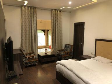 hotel room main image