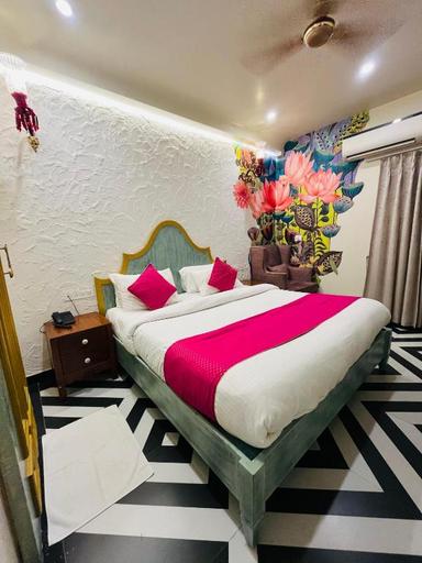 hotel room main image