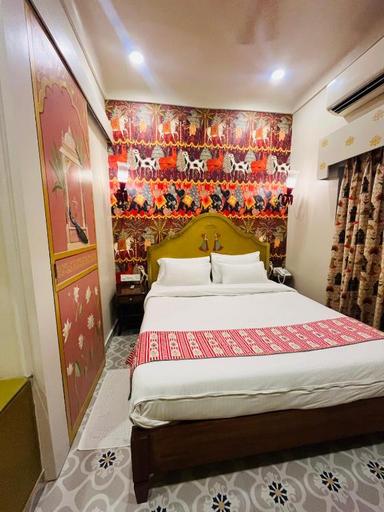 hotel room main image
