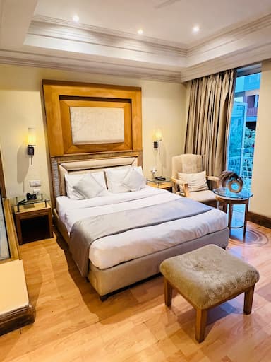 hotel room main image