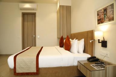 hotel room main image