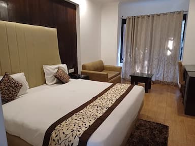 hotel room main image
