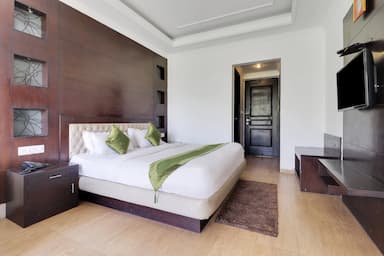 hotel room main image