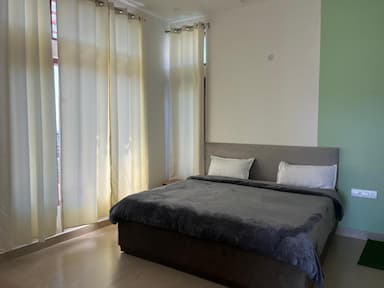 hotel room main image