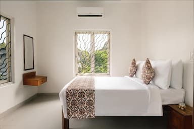 hotel room main image