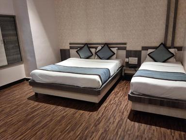 hotel room main image