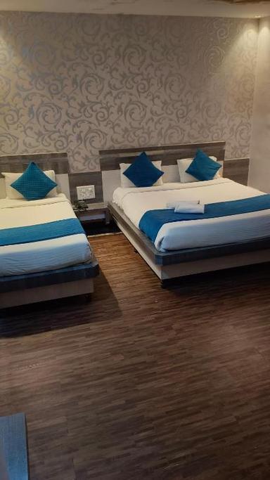 hotel room main image