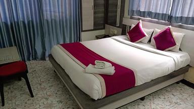 hotel room main image