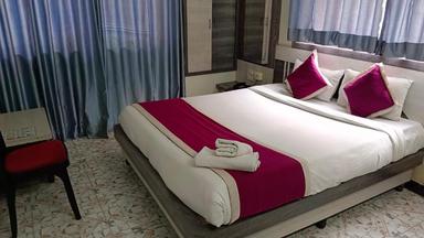 hotel room main image