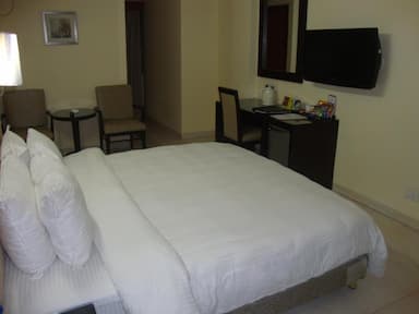 hotel room main image