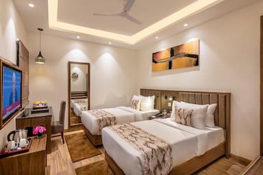 hotel room main image