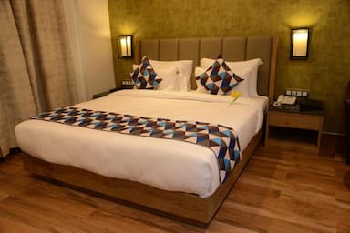 hotel room main image