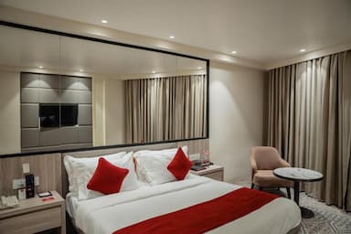hotel room main image