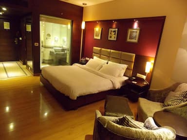 hotel room main image