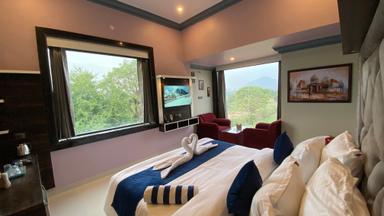 hotel room main image