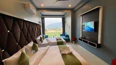 hotel room main image