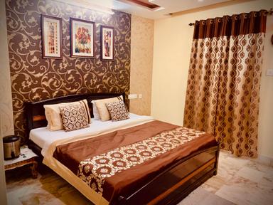 hotel room main image