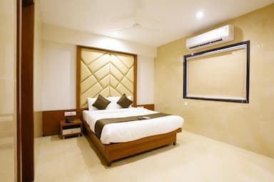 hotel room main image