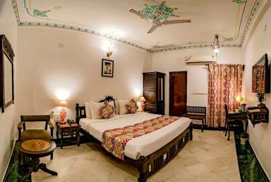 hotel room main image