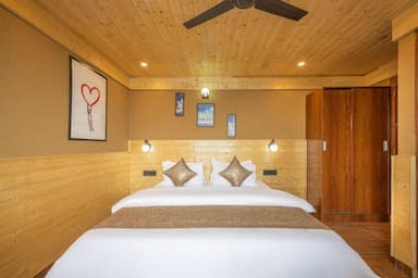 hotel room main image