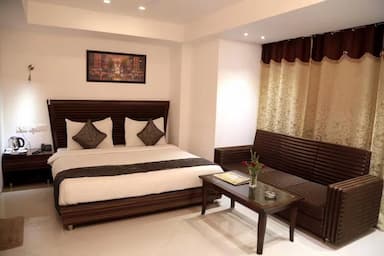 hotel room main image